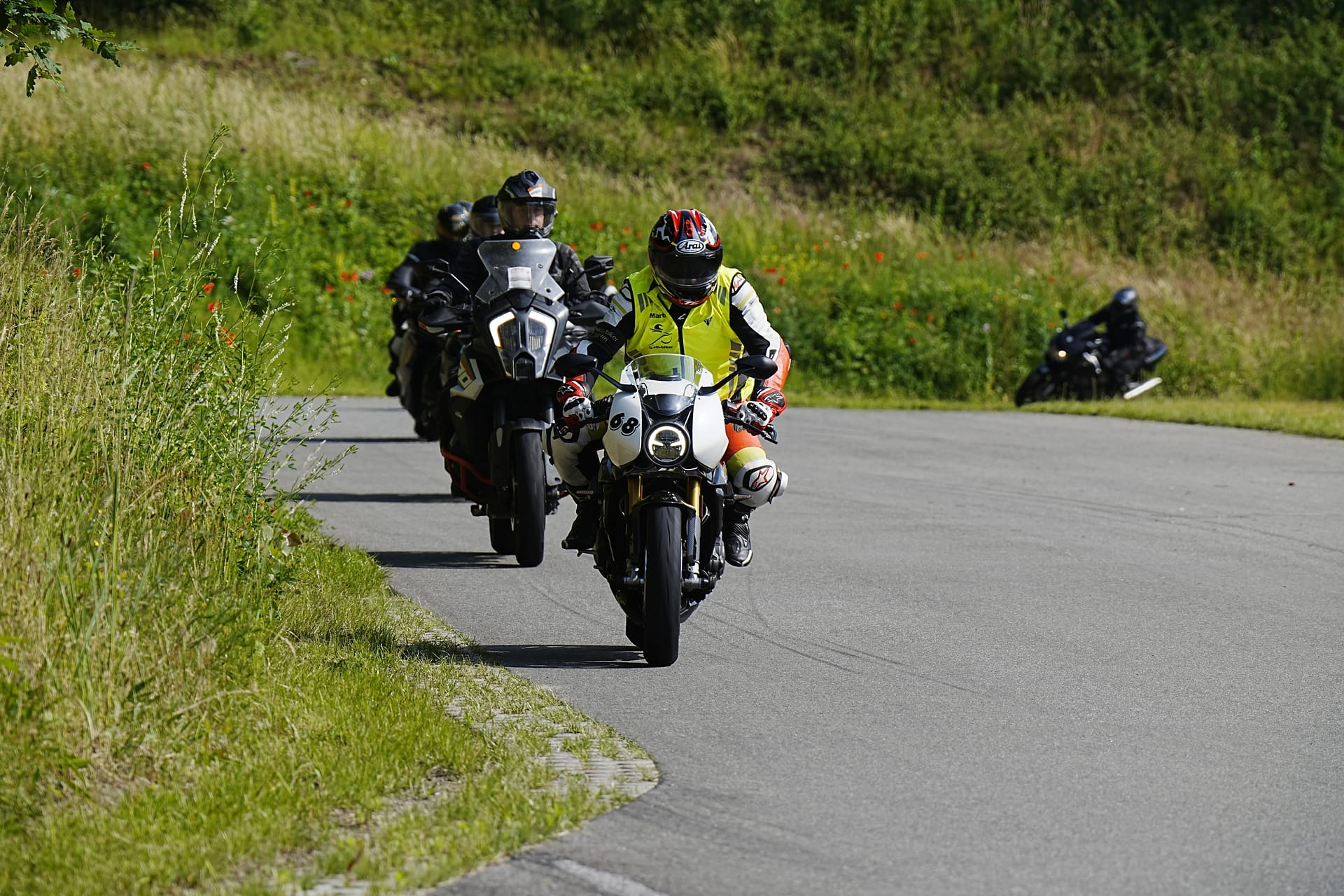 Kurventraining auf dem Heidbergring mit Instruktor Kurventraining auf dem Heidbergring mit Instruktor